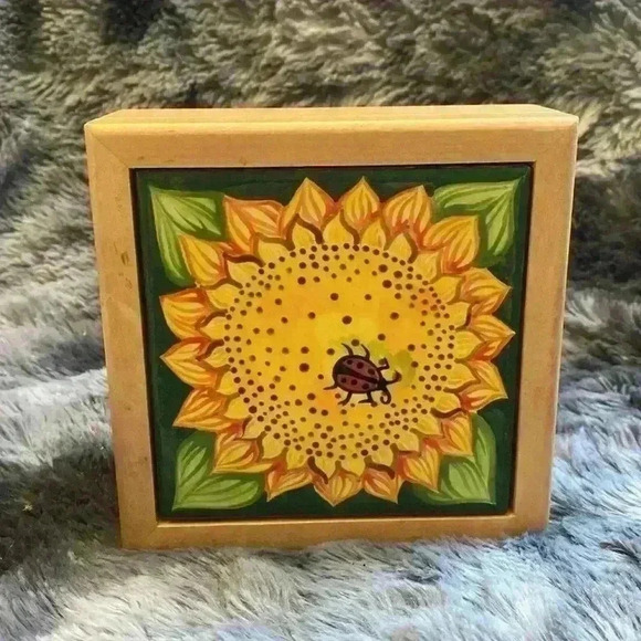 Sunflower trinket box with hand  painted tile top - Picture 13 of 16